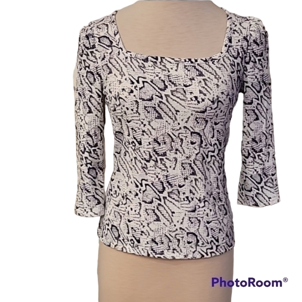 Vince Camuto print top size small